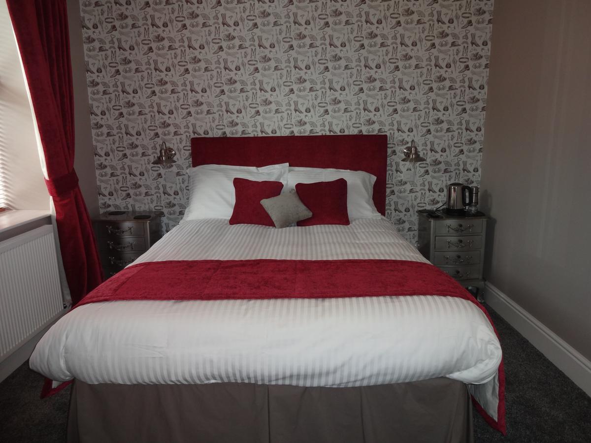 The Snooty Fox Warminster Hotel Bagian luar foto