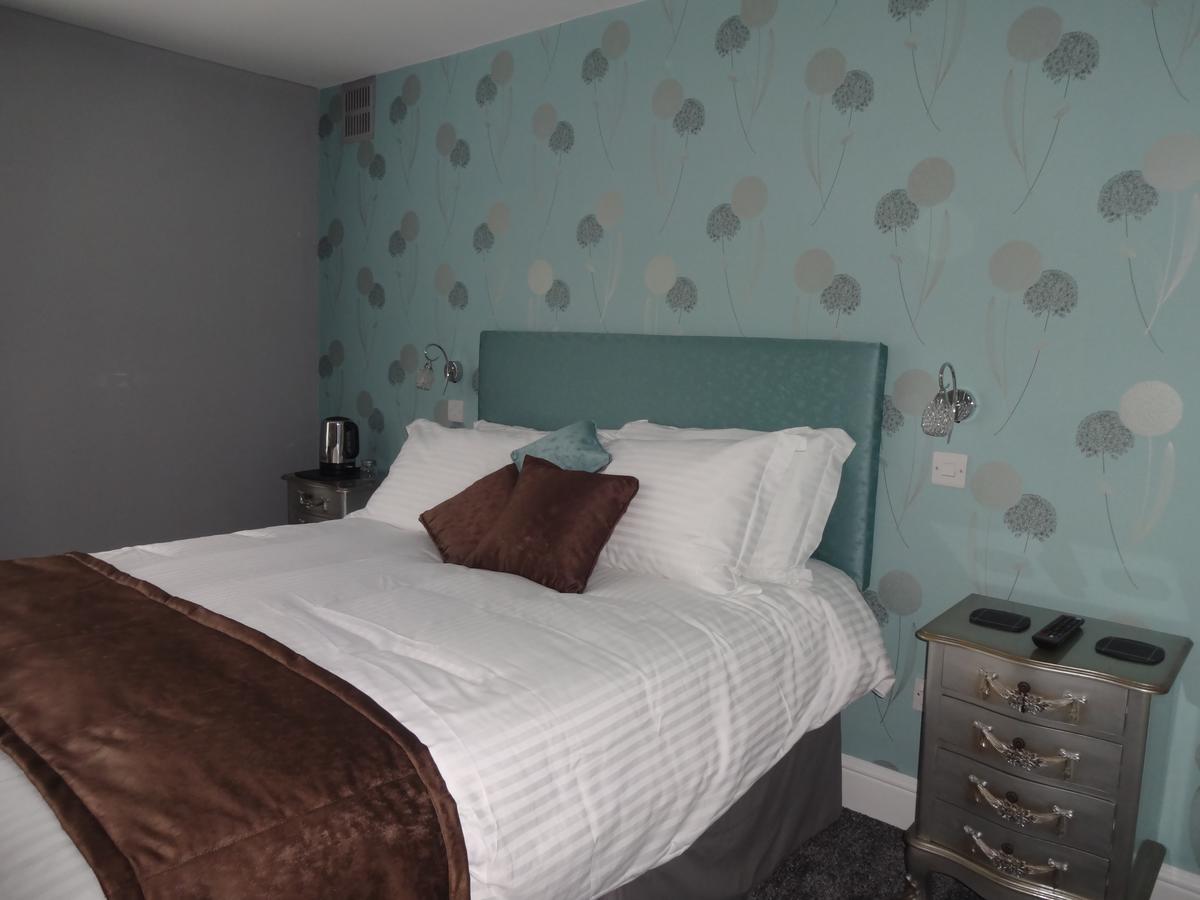 The Snooty Fox Warminster Hotel Bagian luar foto